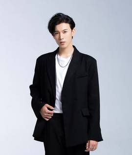 李是侥