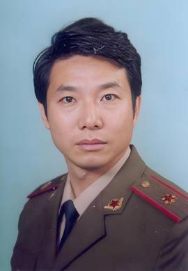 荆明华